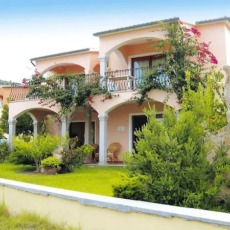 Apartment In With Swimming Pool *
